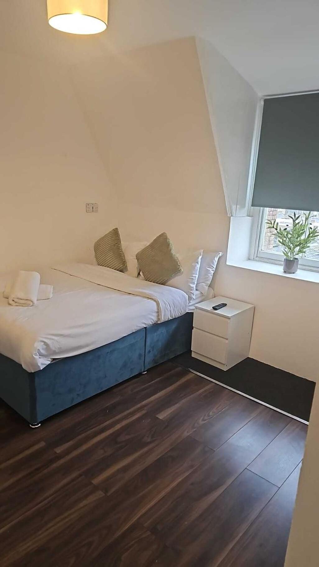 The Chapter- Knightsbridge Suites London Room photo