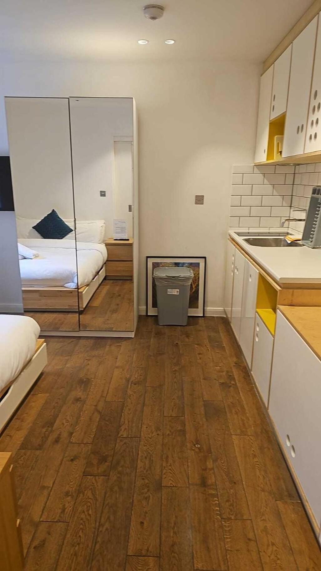 The Chapter- Knightsbridge Suites London Room photo
