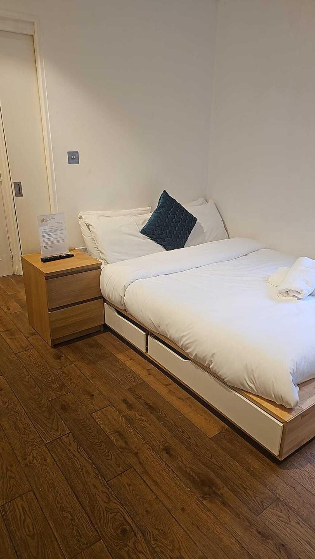 The Chapter- Knightsbridge Suites London Room photo
